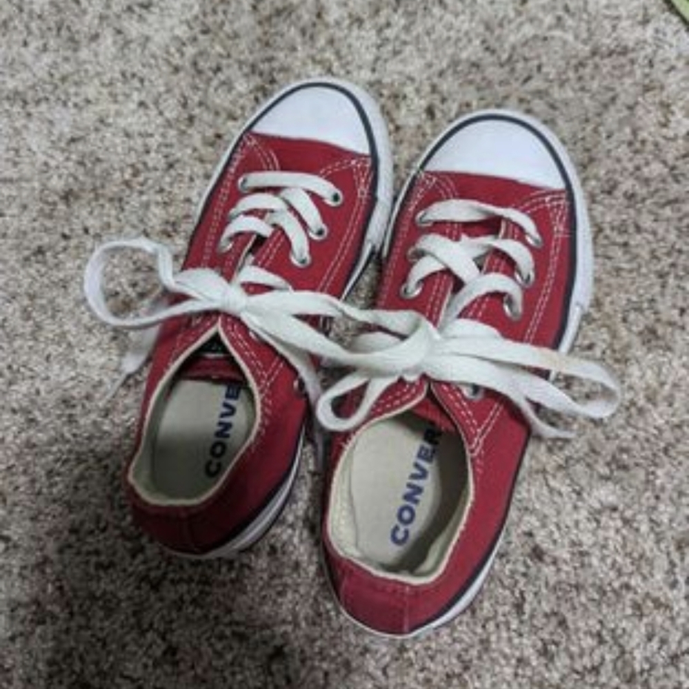 Toddler size 11 converse